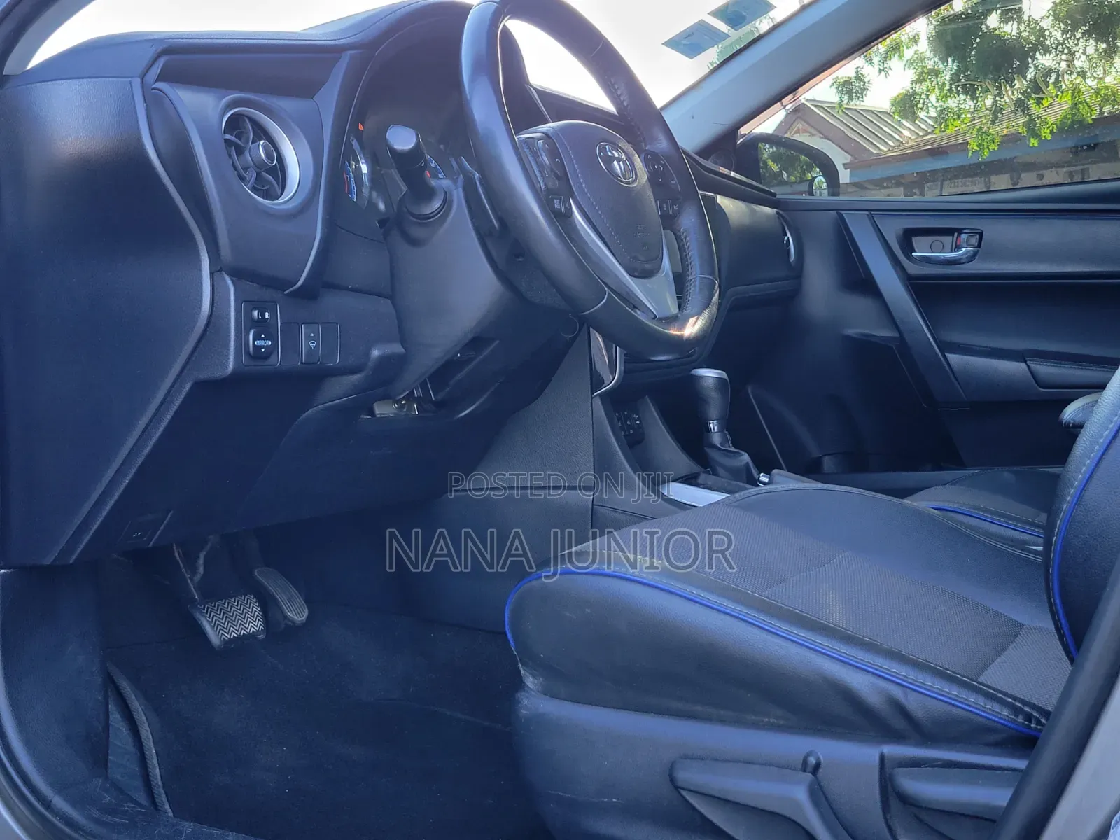 Toyota Corolla 2017 Brown