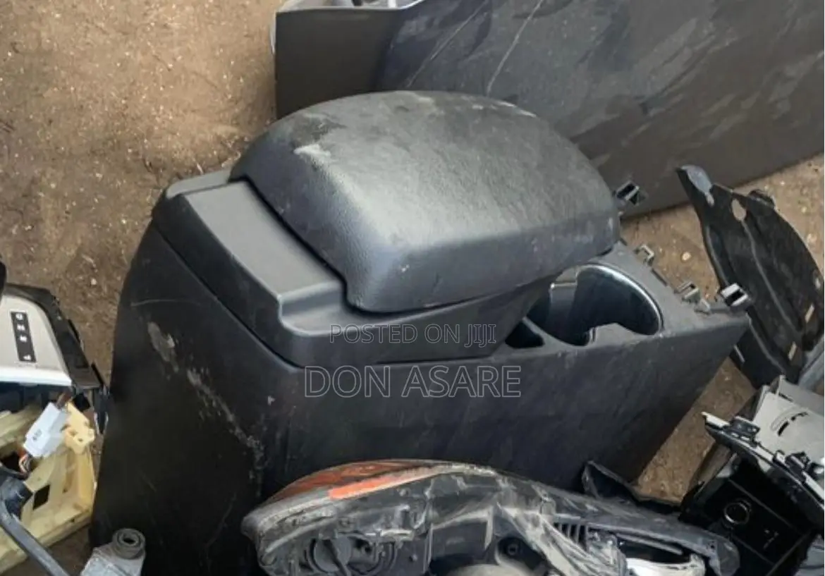 Hyundai Elantra Center Handrest Console Cupholder