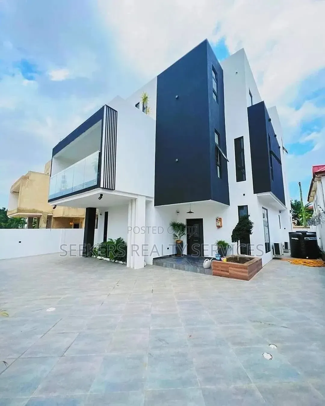 5bdrm House in Seekers Realty, East Legon for sale