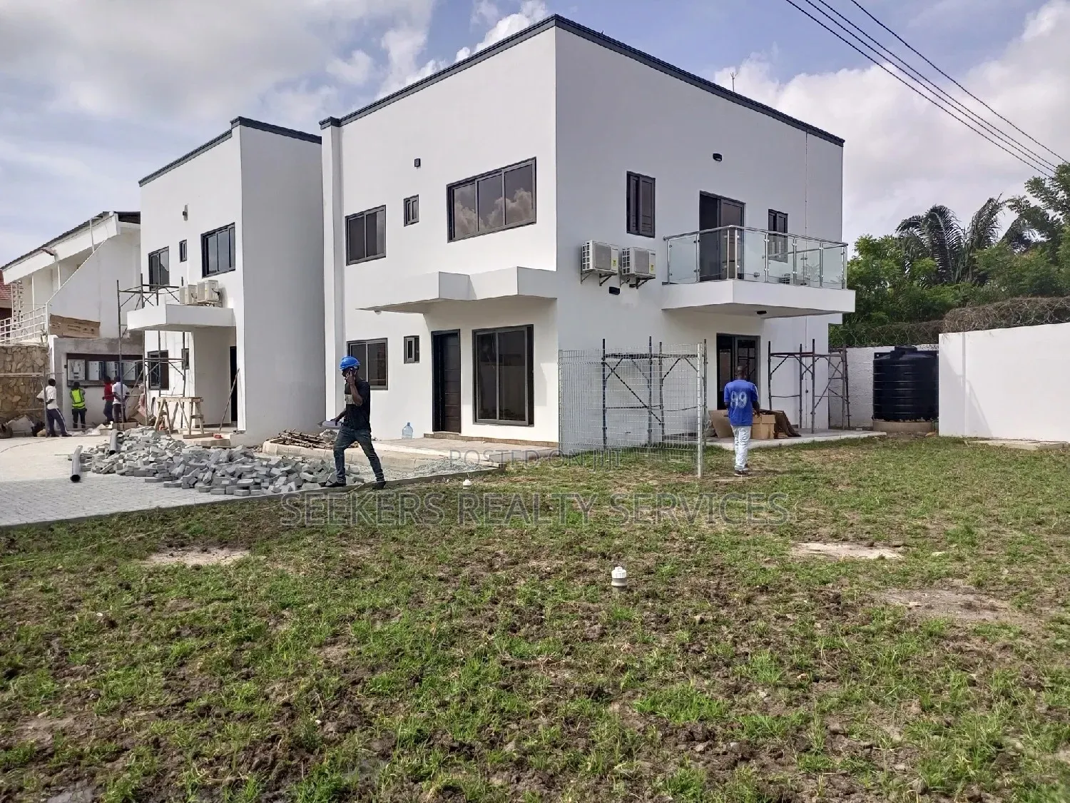 4bdrm Townhouse / Terrace in Seekers Realty, Cantonments for Rent