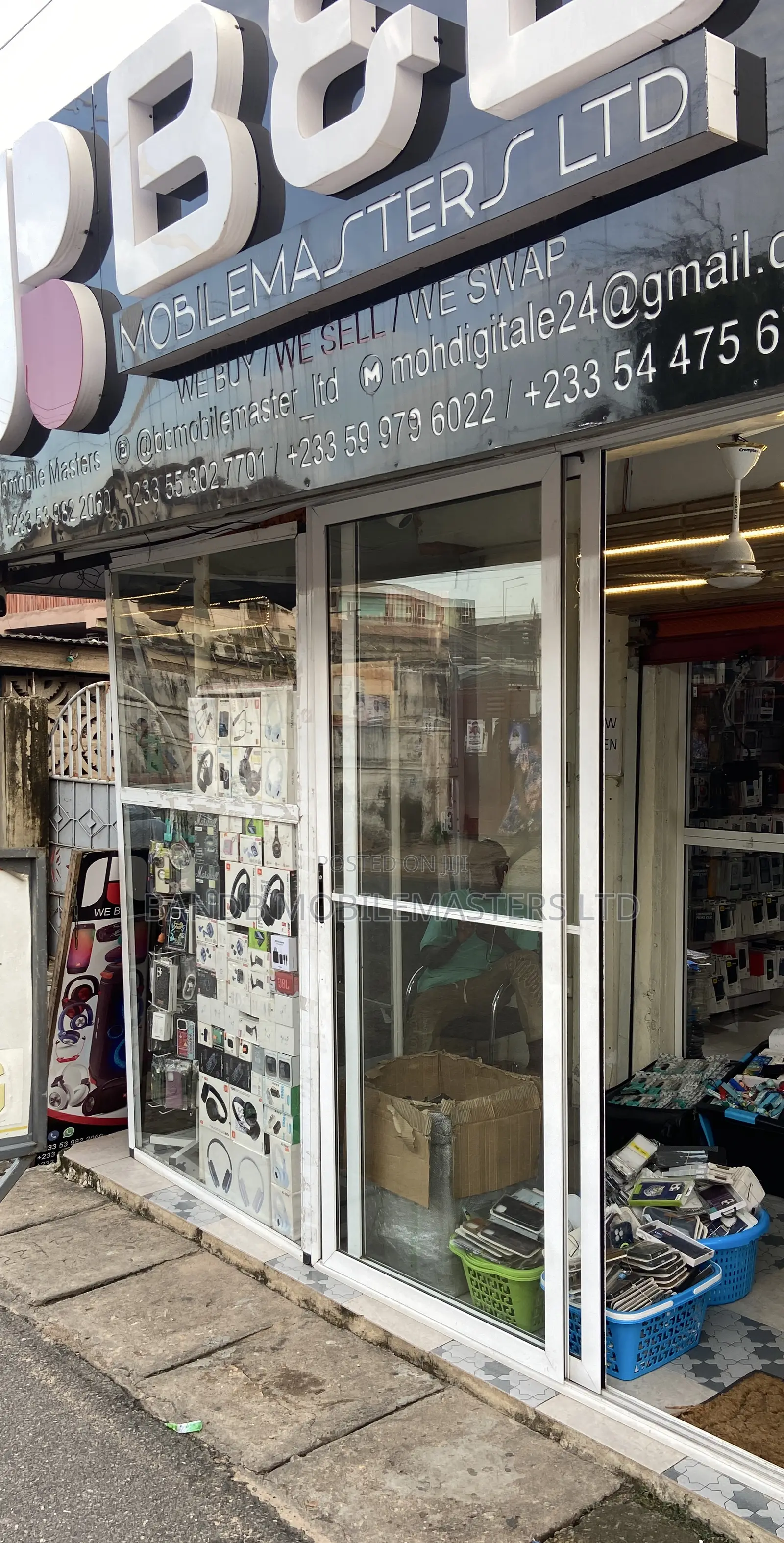 Mobile Phone Accessories Shop for Rent – Everything Included