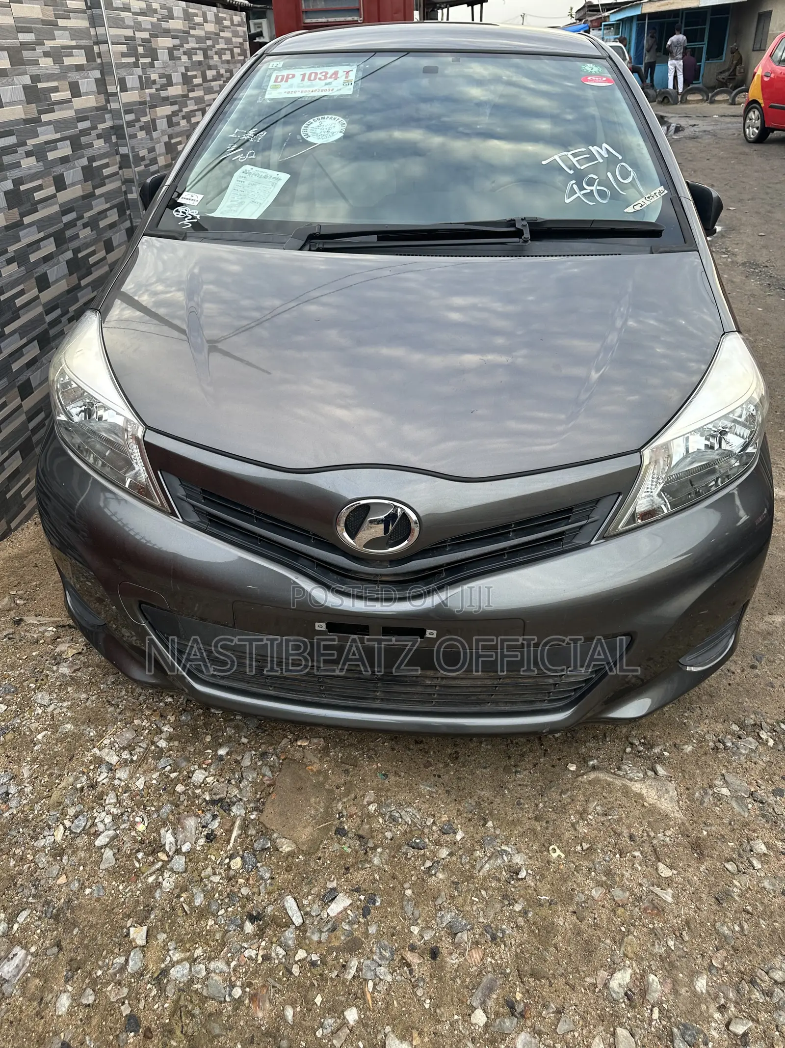 Toyota Vitz 1.3 FWD 5dr 2013 Gray