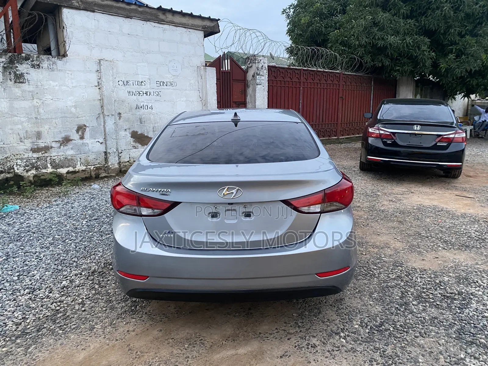 Hyundai Elantra Limited Sedan FWD (1.8L 4cyl 6A) 2016 Silver