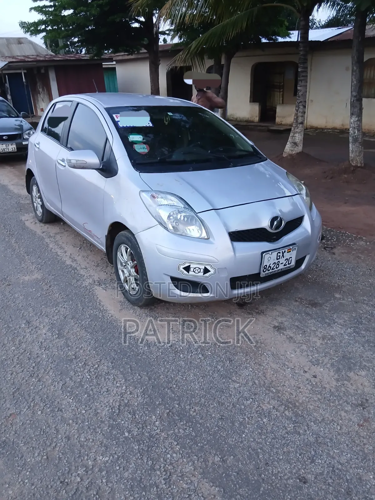 Toyota Vitz 2010 Silver