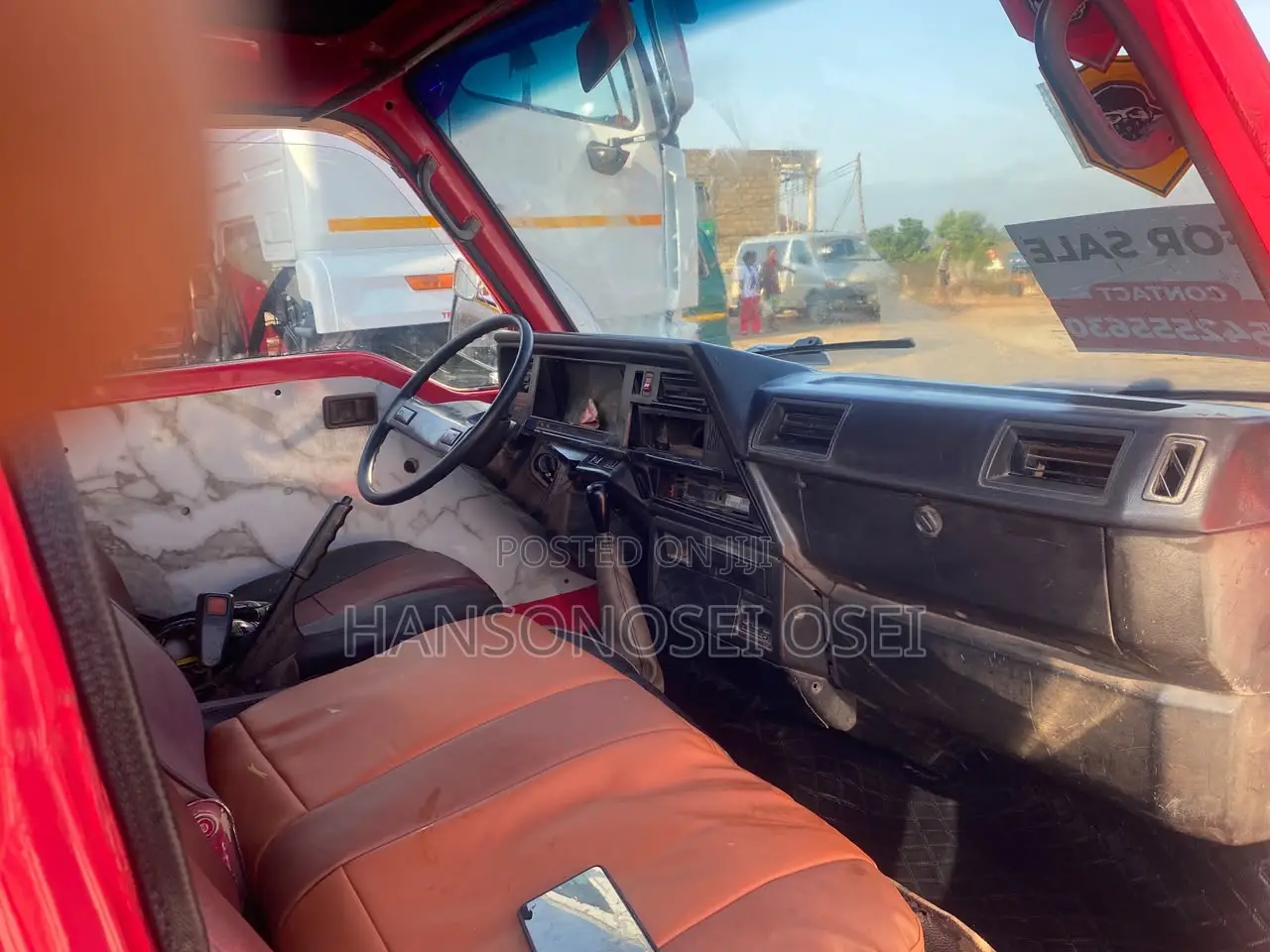 Nissan Caravan (Urvan) 1984 Red