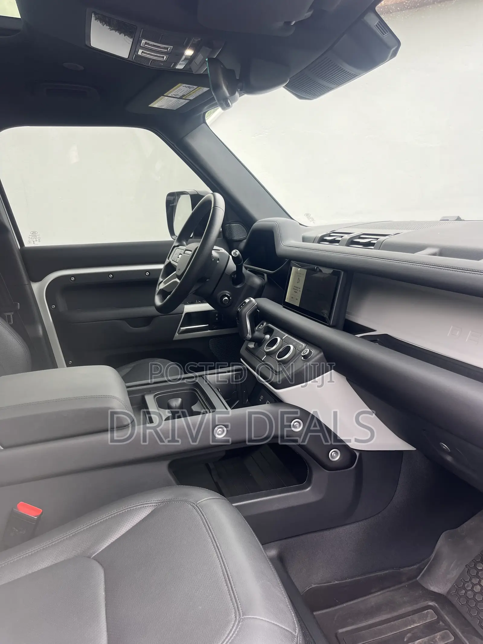 Land Rover Defender X-Dynamic SE 2024 White