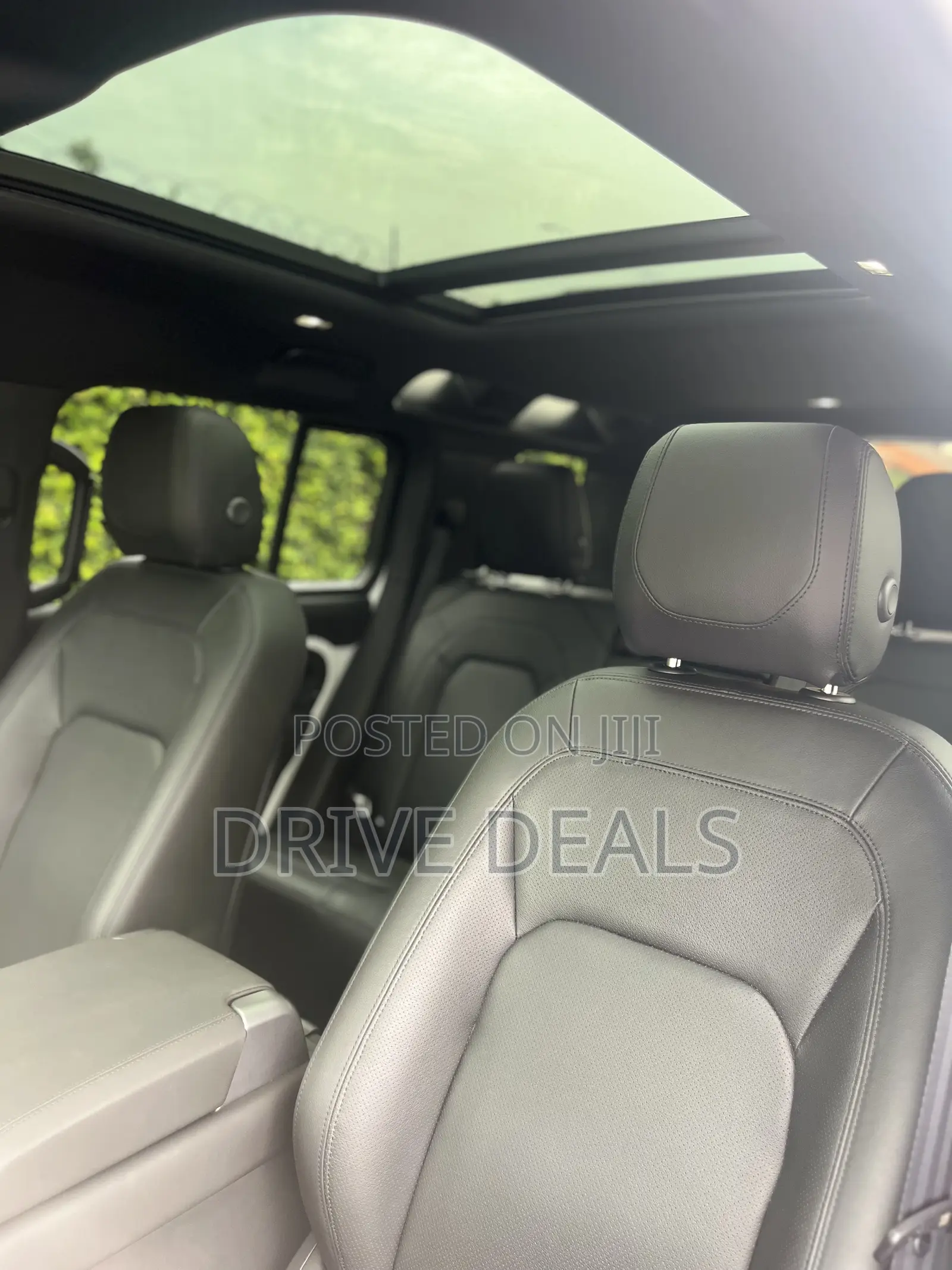 Land Rover Defender X-Dynamic SE 2024 White