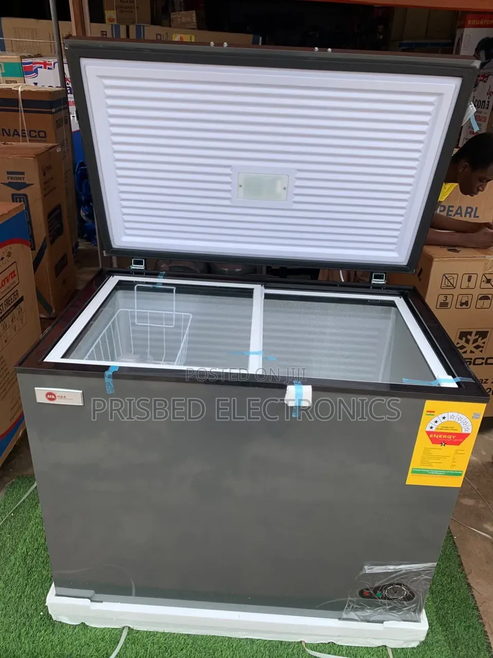H a Durable Chest Freezer 292 Litres