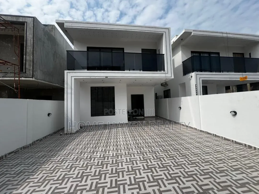 4bdrm House in Lakeside Estate for sale