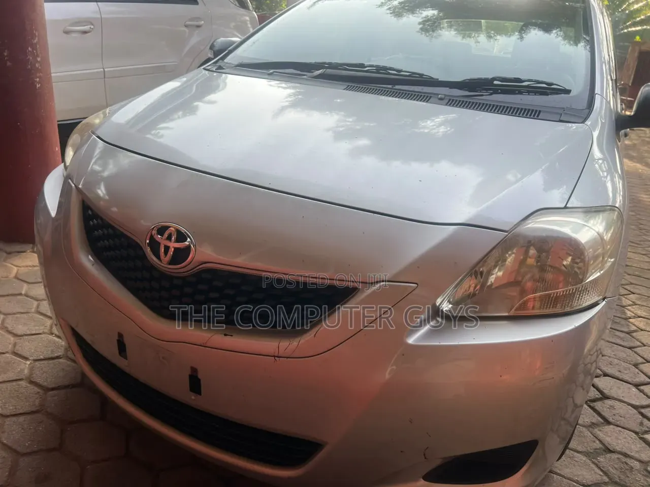 Toyota Belta 2010 Silver
