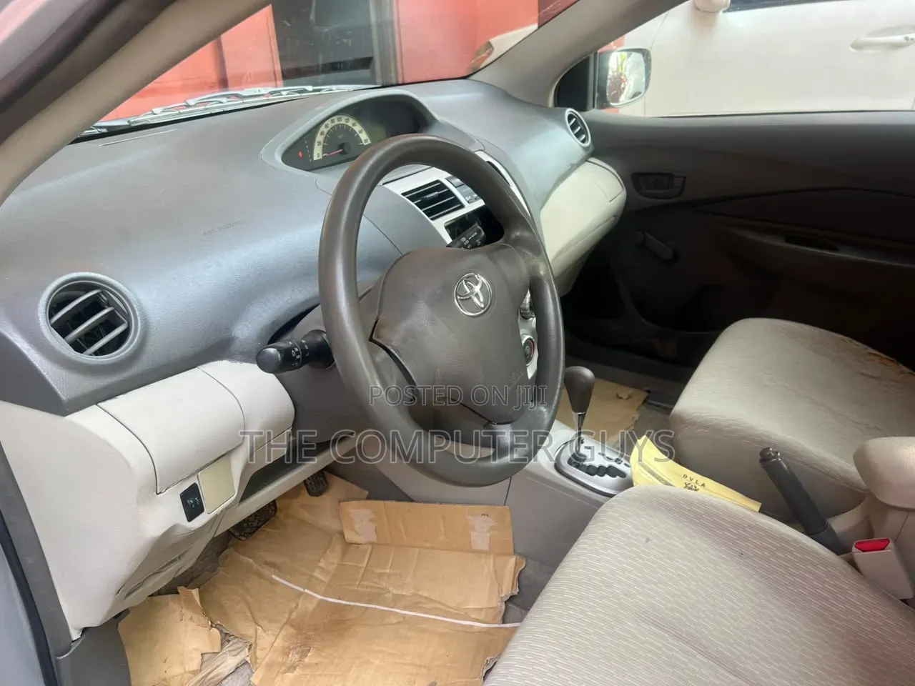 Toyota Belta 2010 Silver