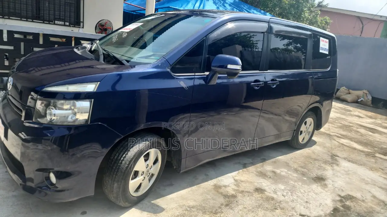 Toyota Voxy 2009 Blue