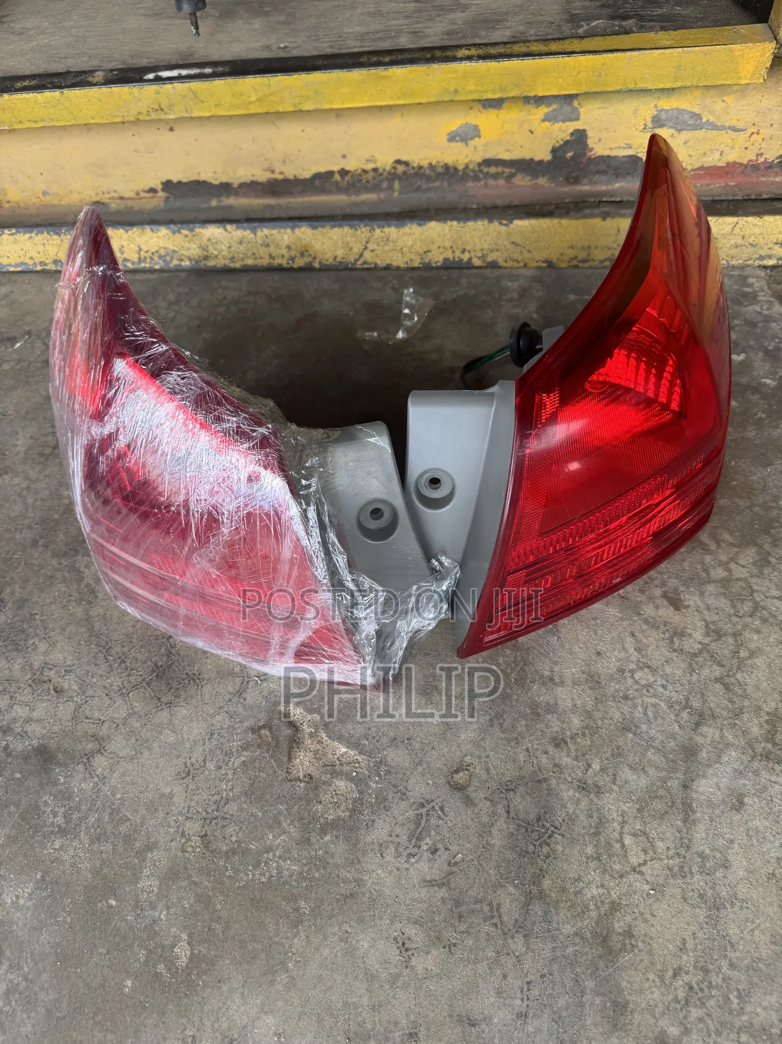 Nissan Rogue 2008,2009,2010,2012 Tail Light Pair