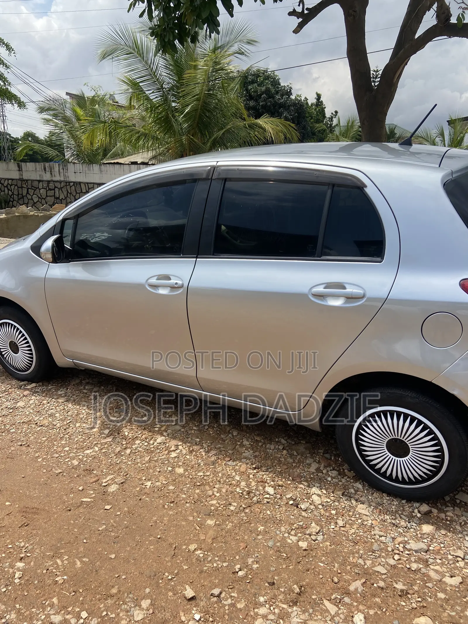 Toyota Vitz 1.5 FWD 5dr 2010 Silver