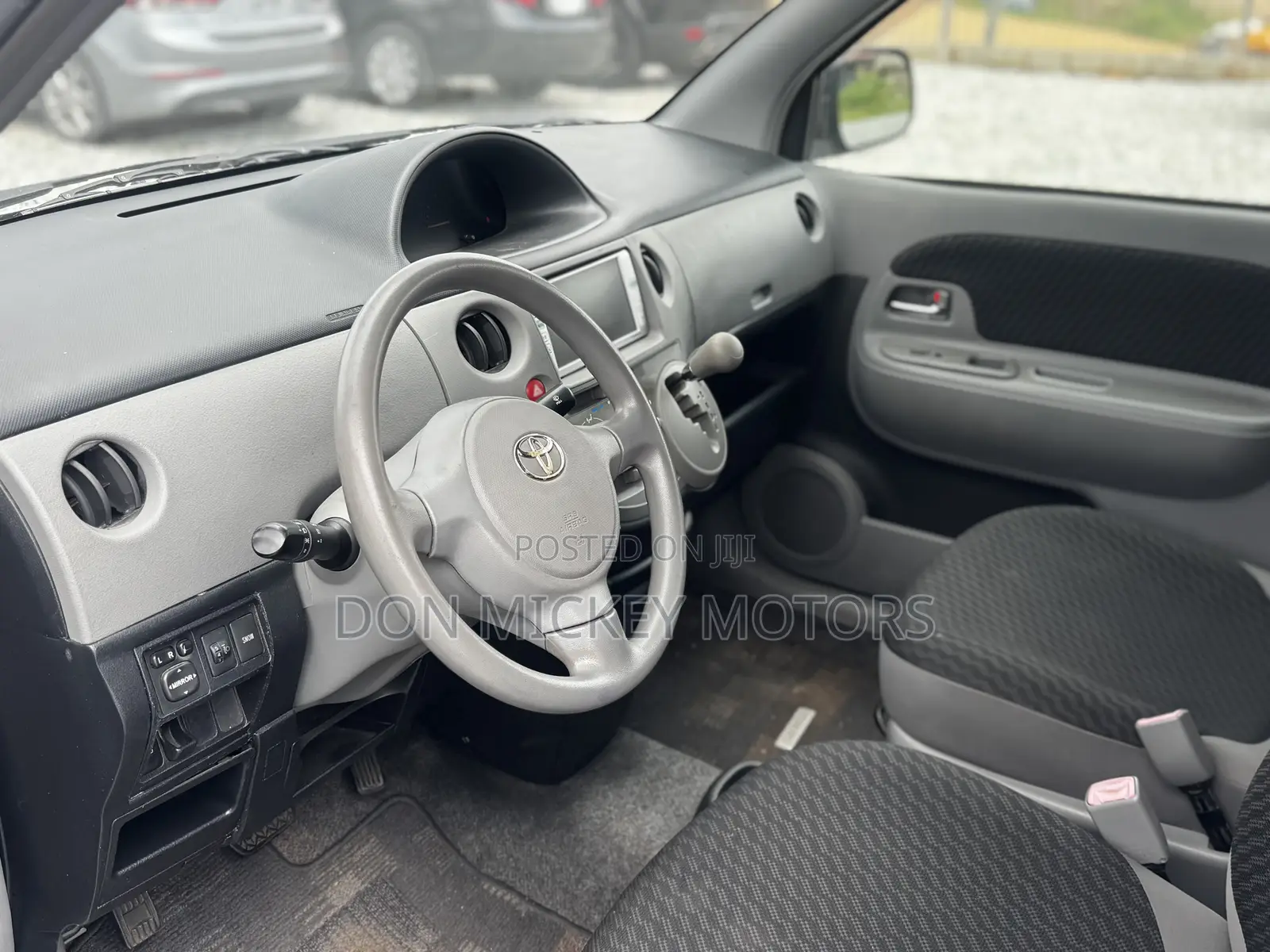 Toyota Sienta 1.5 FWD 2010 Gray