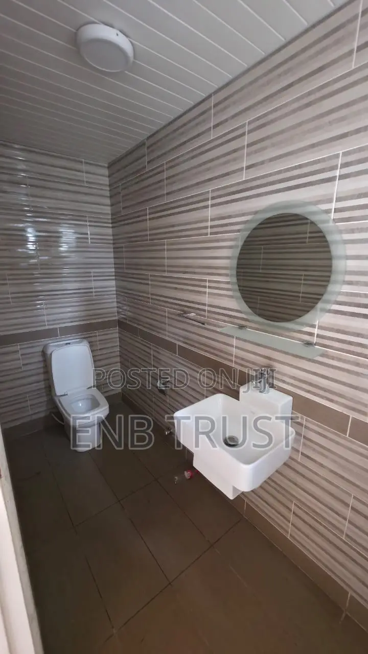 5bdrm Duplex in Labone, Coffee Shop Area for rent