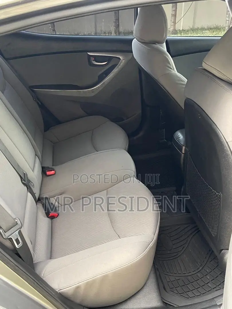 Hyundai Elantra 2012 Silver