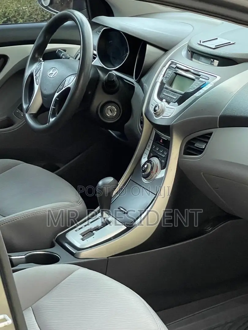 Hyundai Elantra 2012 Silver