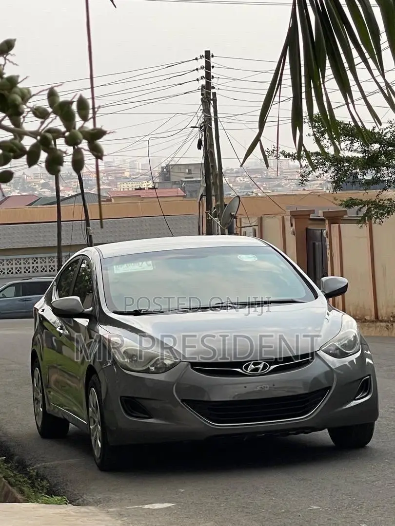 Hyundai Elantra 2012 Silver