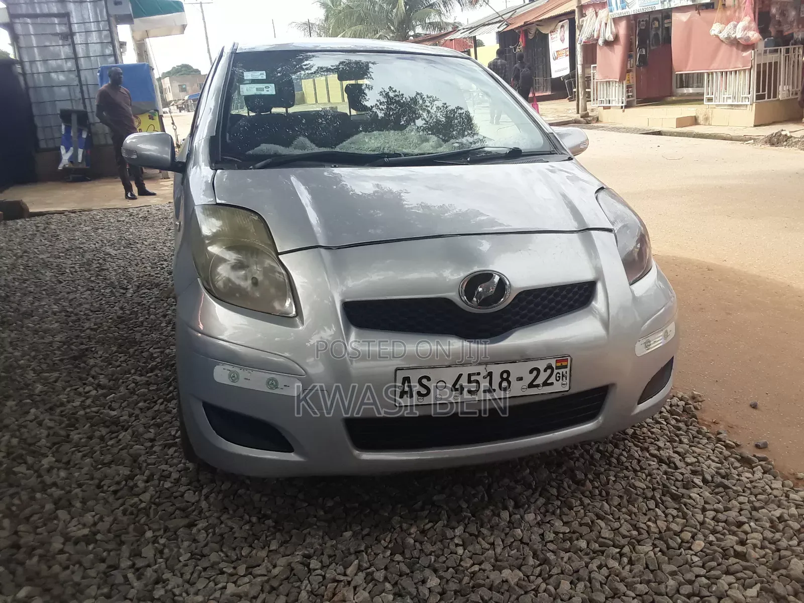 Toyota Vitz 2011 Silver
