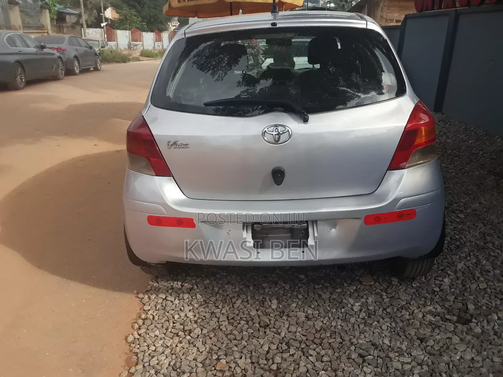 Toyota Vitz 2011 Silver