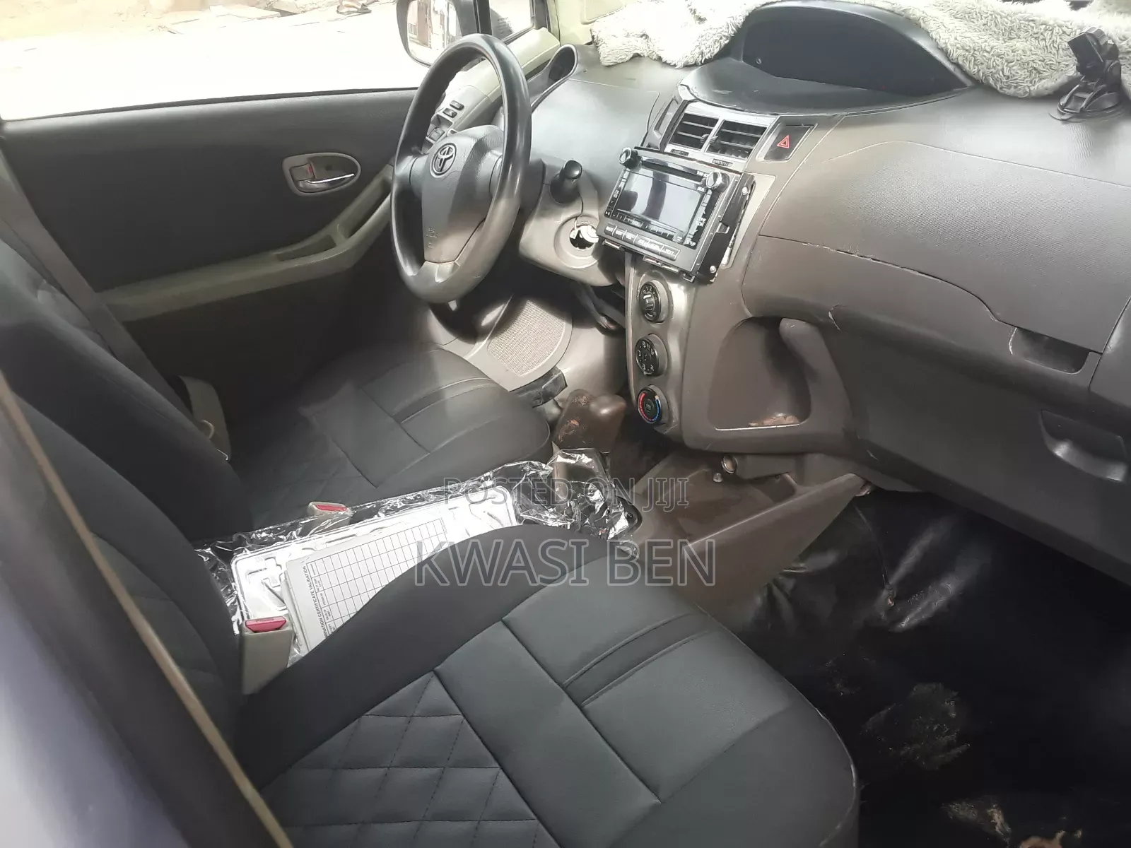 Toyota Vitz 2011 Silver