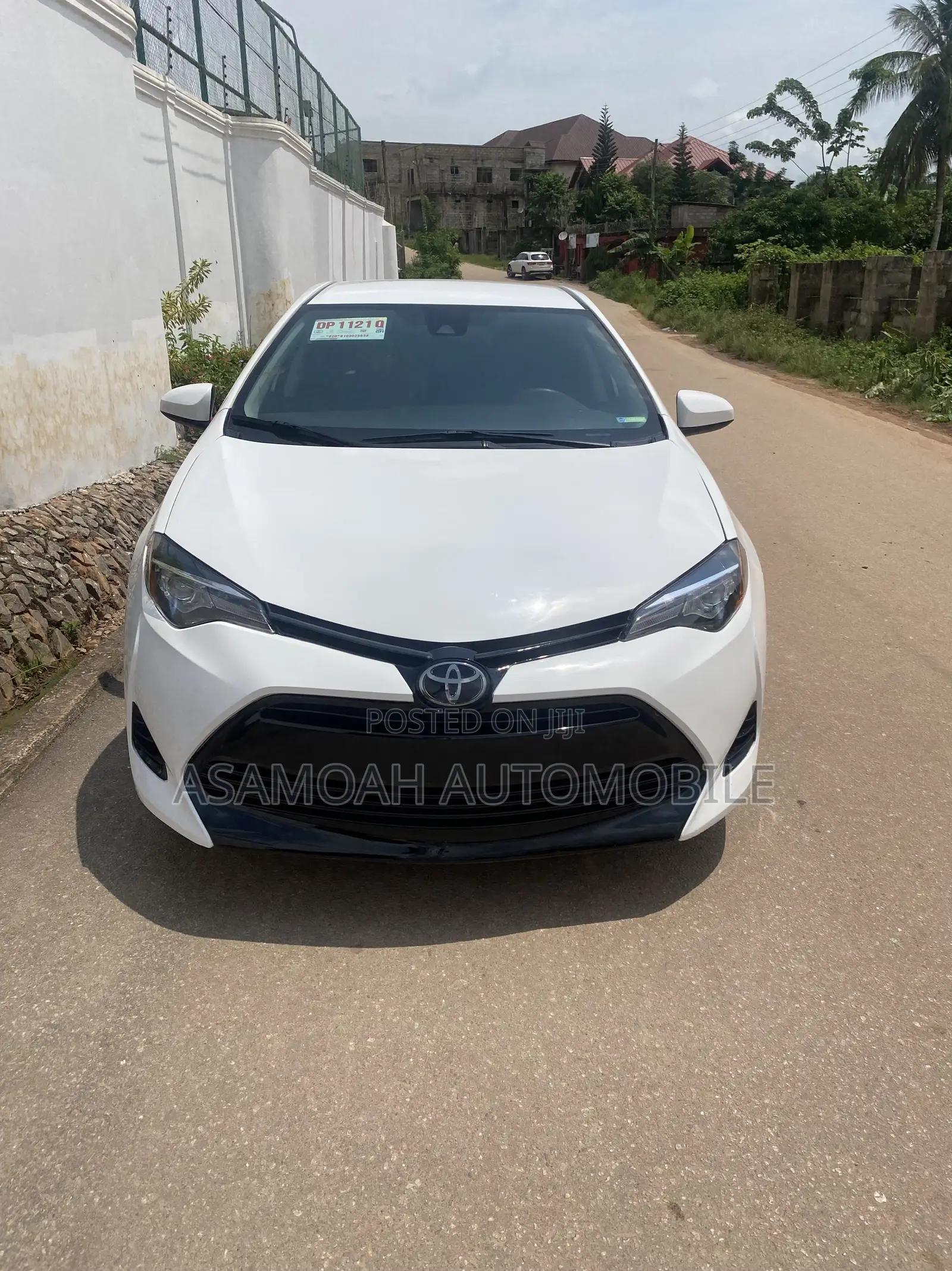 Toyota Corolla LE (1.8L 4cyl 2A) 2018 White