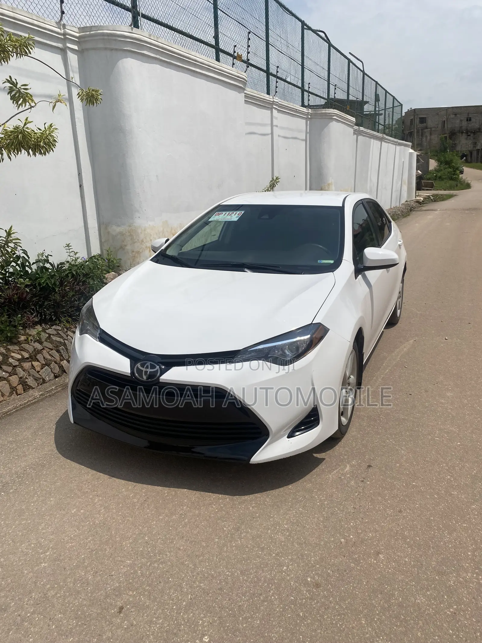 Toyota Corolla LE (1.8L 4cyl 2A) 2018 White
