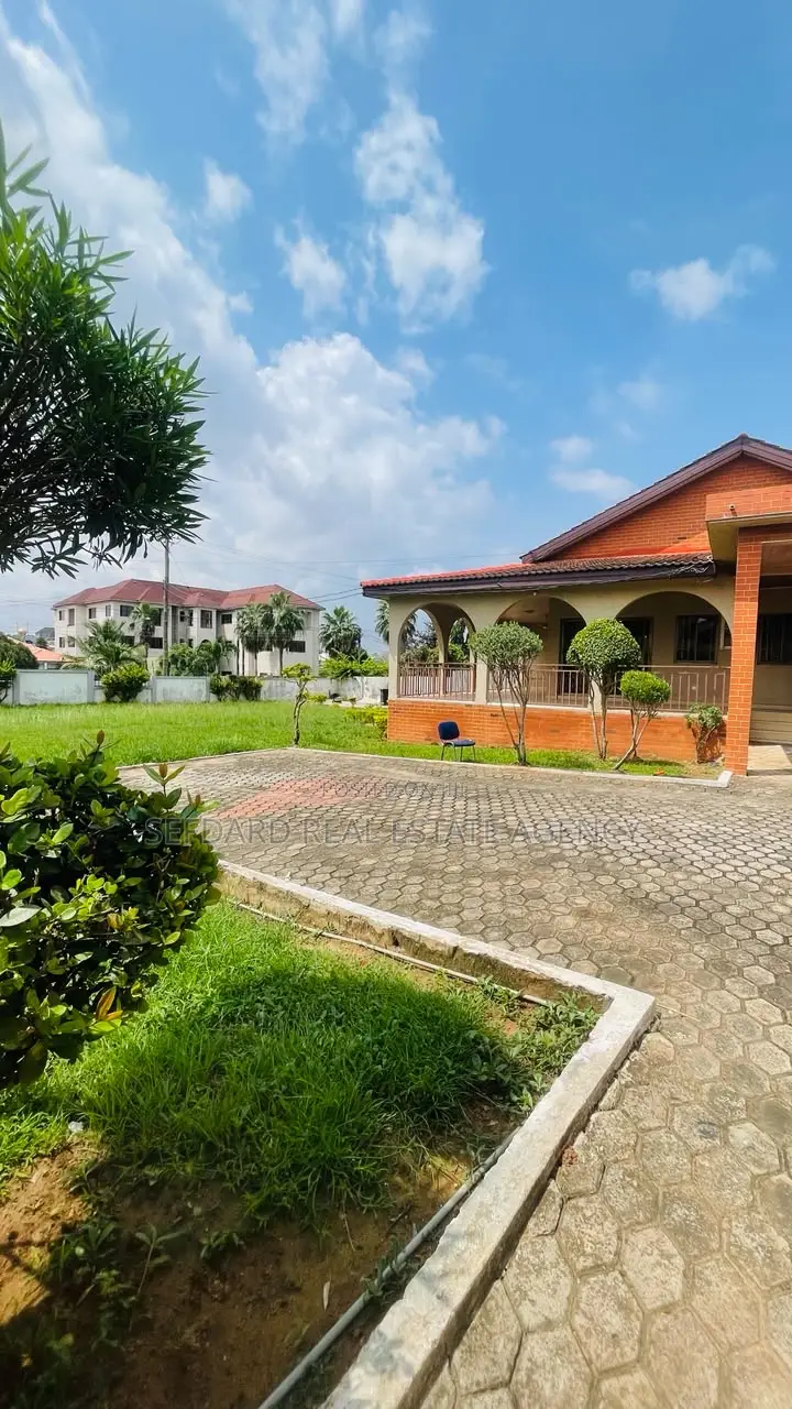 6bdrm House in Sefdard Properties, North Legon for rent