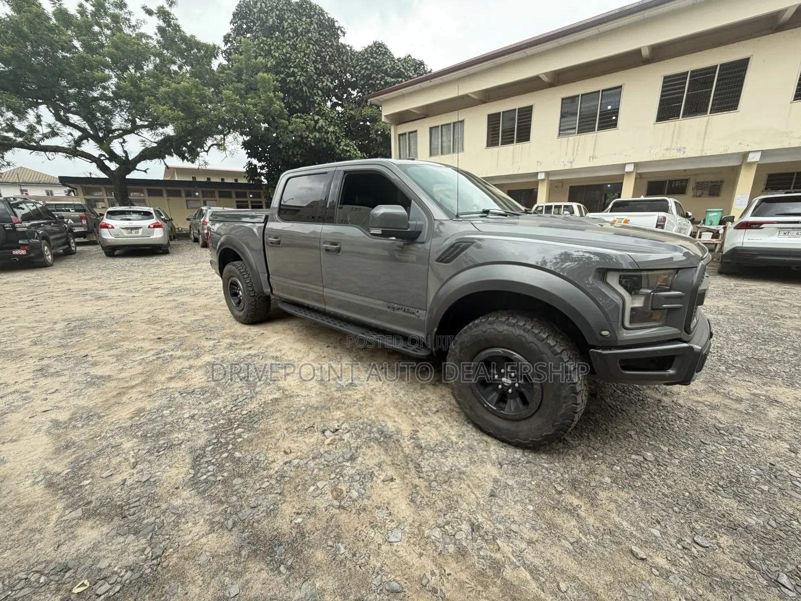 Ford F-150 Raptor 4x4 SuperCrew Cab Styleside 5.5 ft. box 145 in. WB