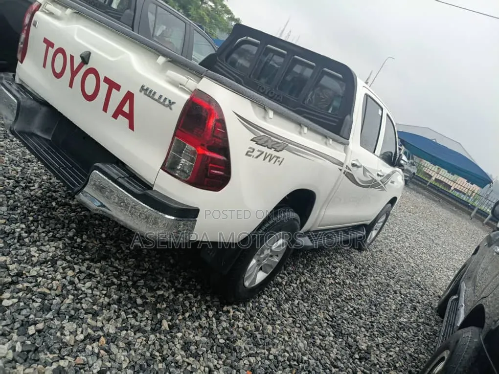 Toyota Hilux Revo Double Cab Petrol 2.7 AWD 2017 White
