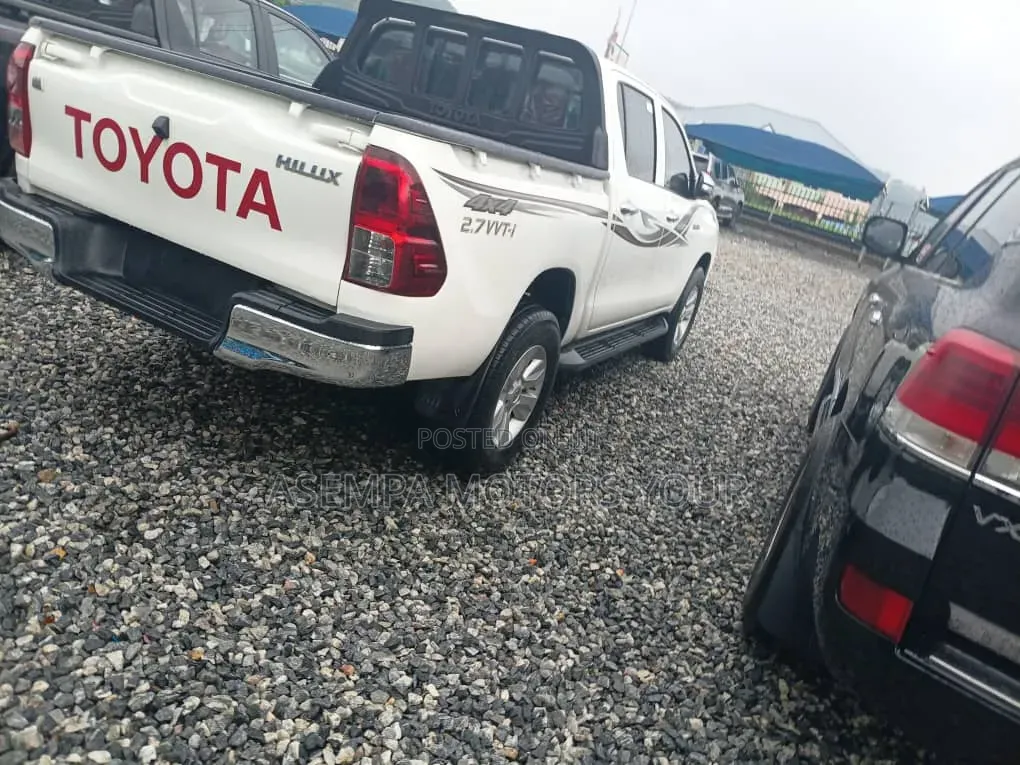 Toyota Hilux Revo Double Cab Petrol 2.7 AWD 2017 White