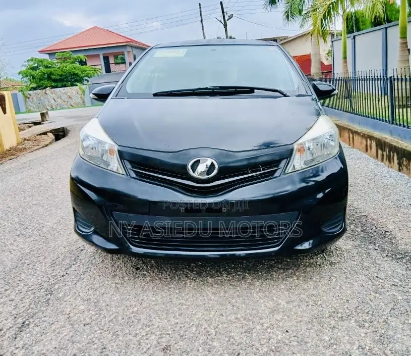Toyota Vitz 1.0 FWD 3dr 2013 Black