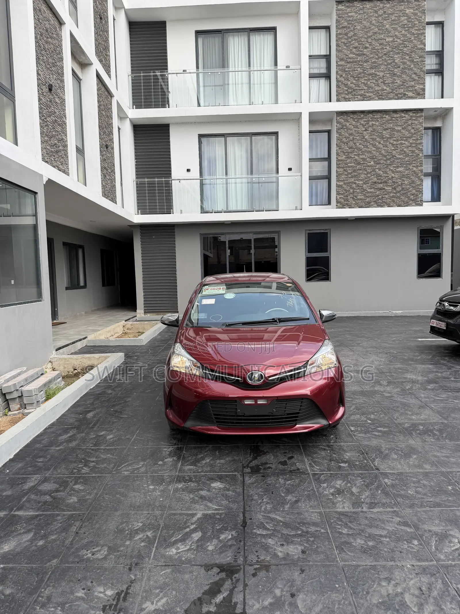 Toyota Vitz 1.3 FWD 5dr 2015 Burgundy