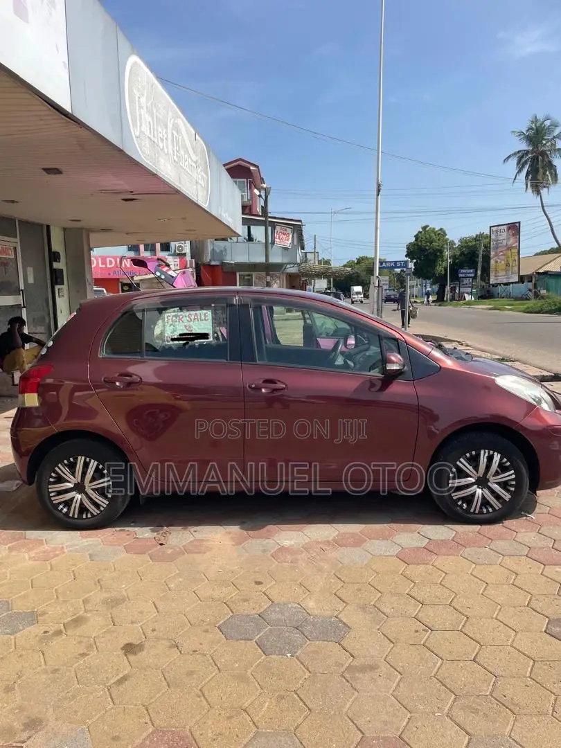 Toyota Vitz 1.0 FWD 3dr 2010 Brown