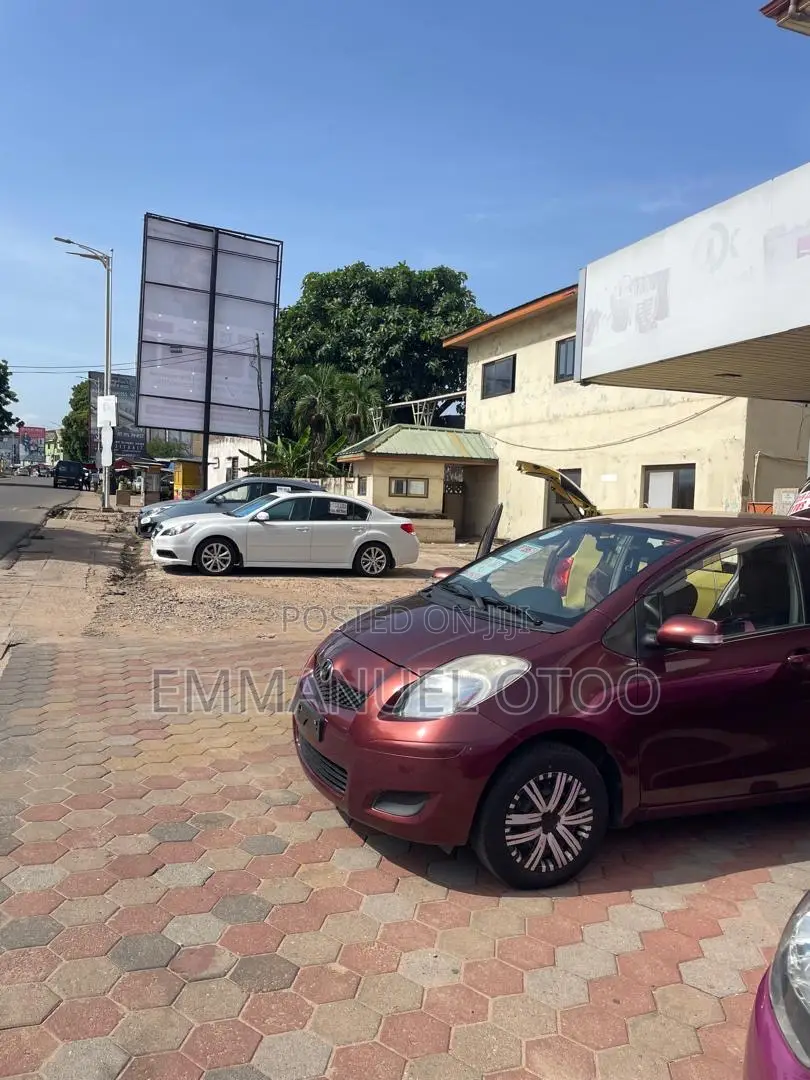 Toyota Vitz 1.0 FWD 3dr 2010 Brown