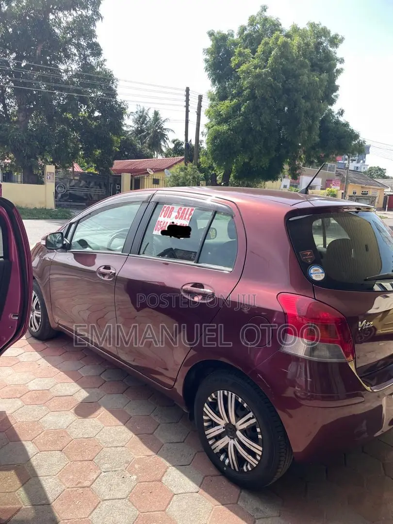 Toyota Vitz 1.0 FWD 3dr 2010 Brown