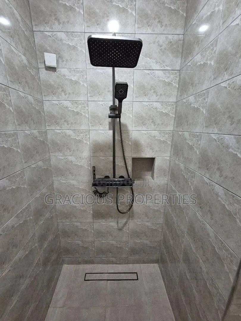 2bdrm House in Gracious Properties, Baatsona Total for rent