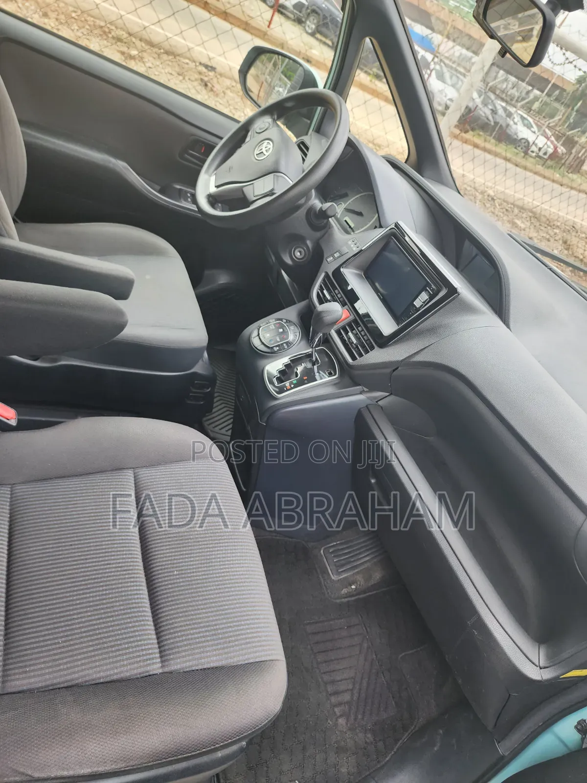 Toyota Voxy 2015 Green