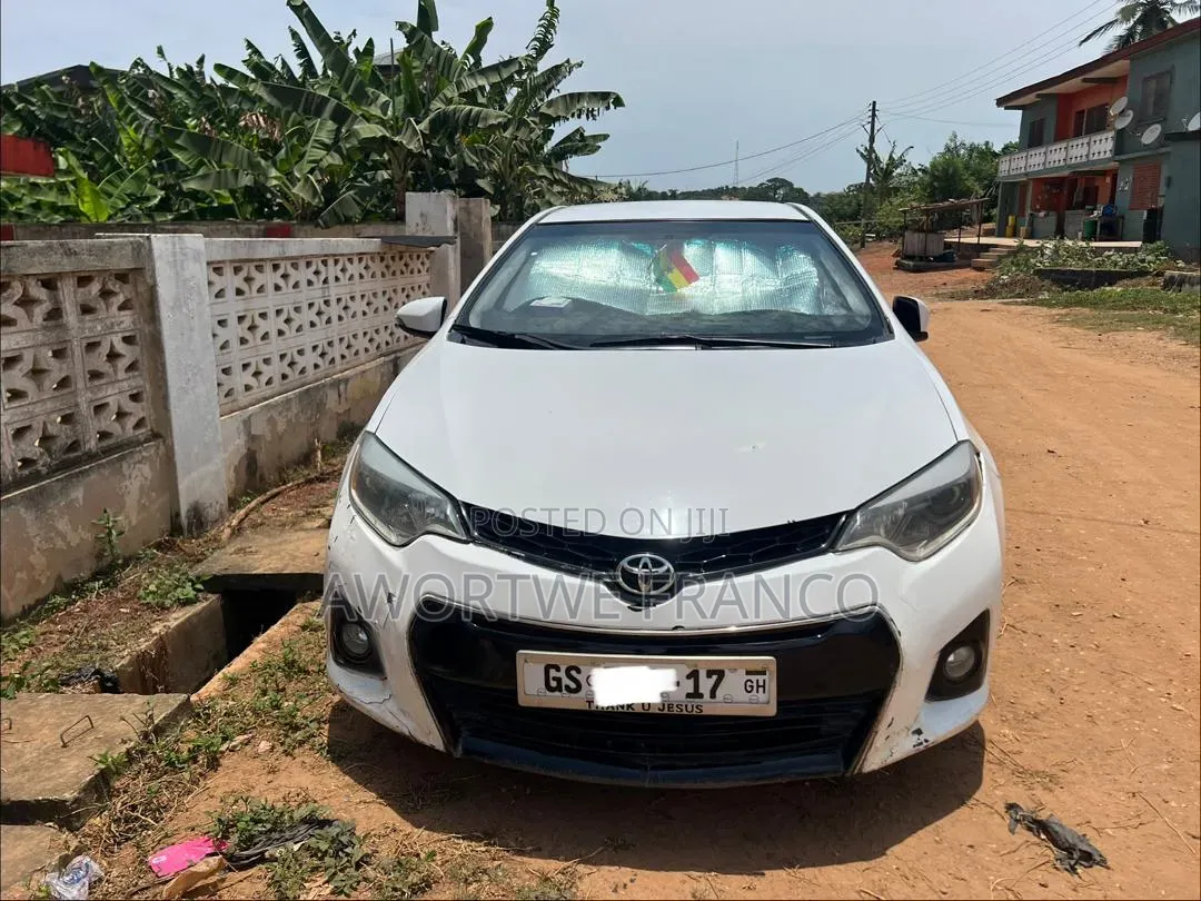 Toyota Corolla LE 4dr Sedan (1.8L 4cyl CVT) 2016 White