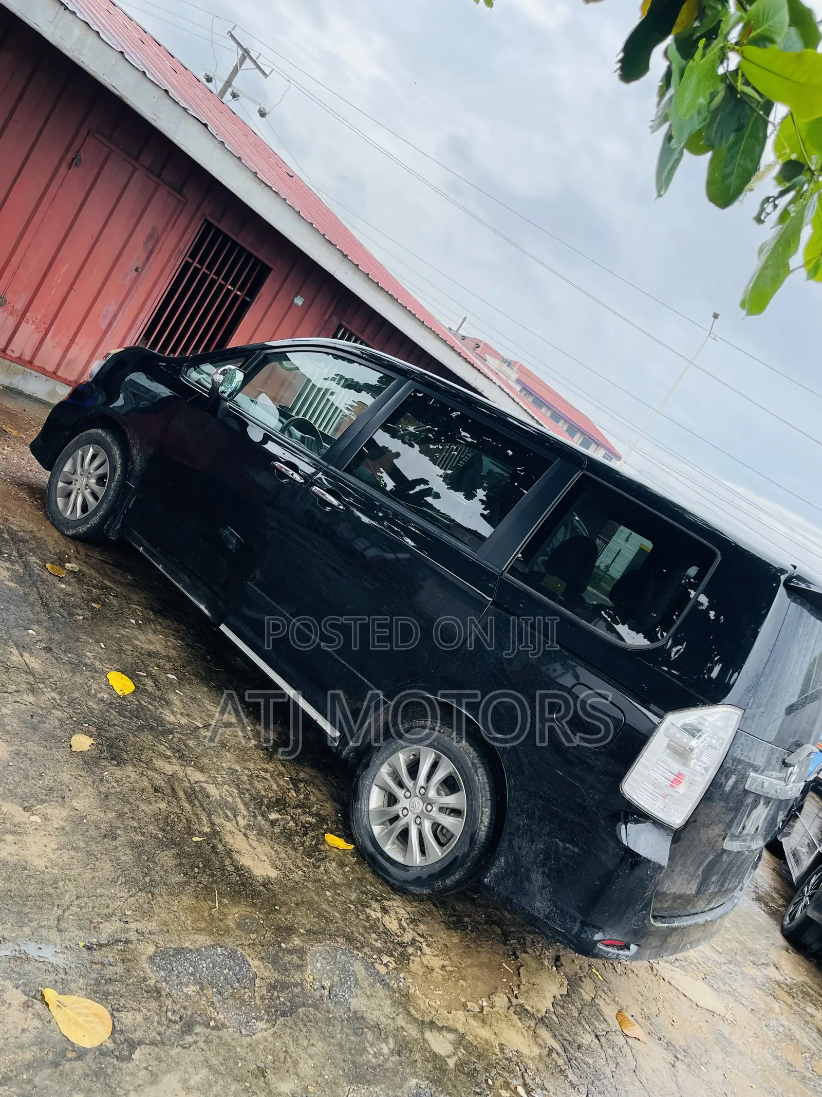 Toyota Voxy 2013 Black