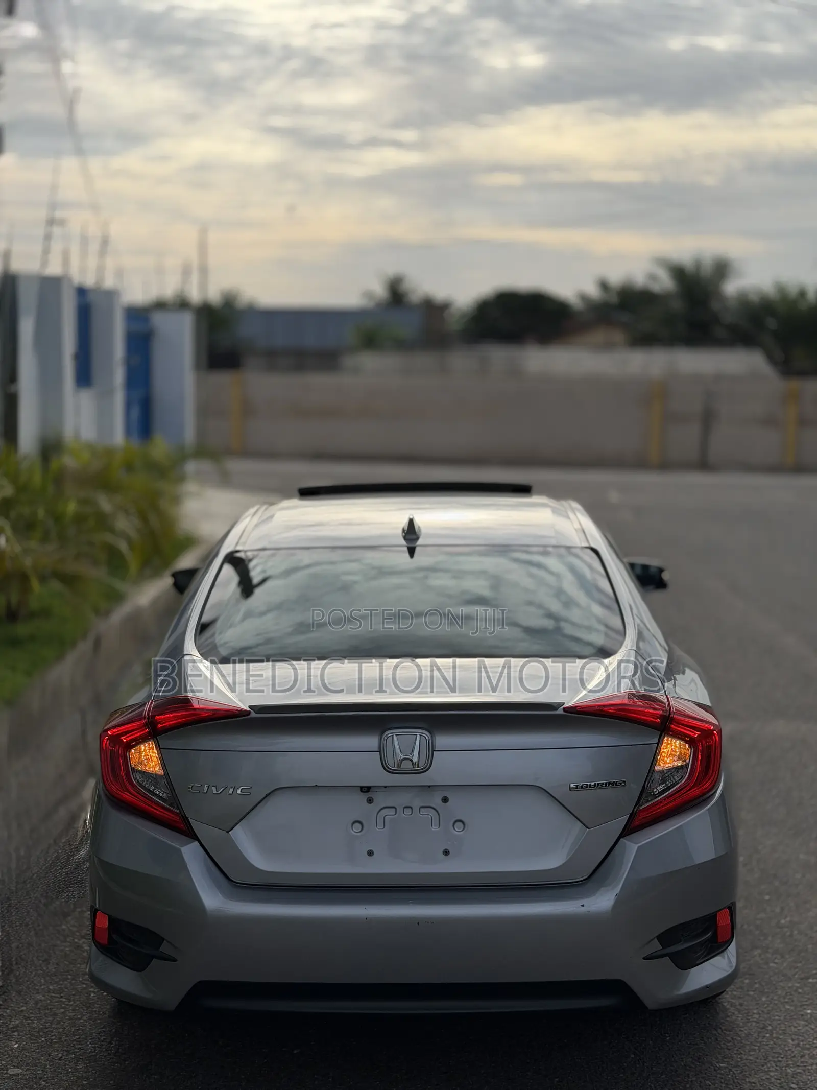 Honda Civic Touring 4dr Sedan (1.5L 4cyl) 2017 Silver