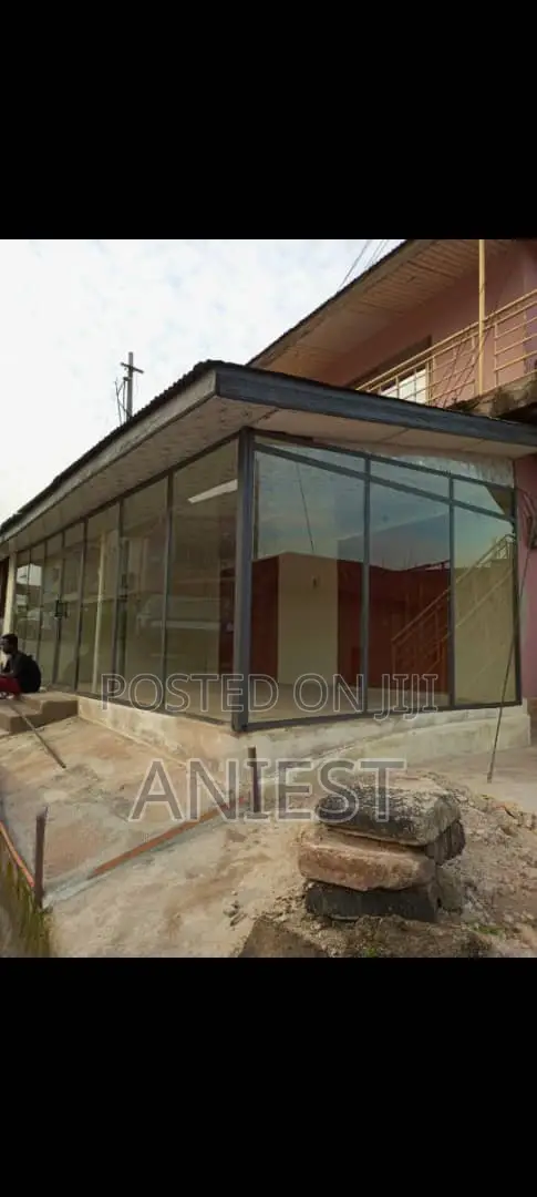 Aluminum Glass Showcase Installation