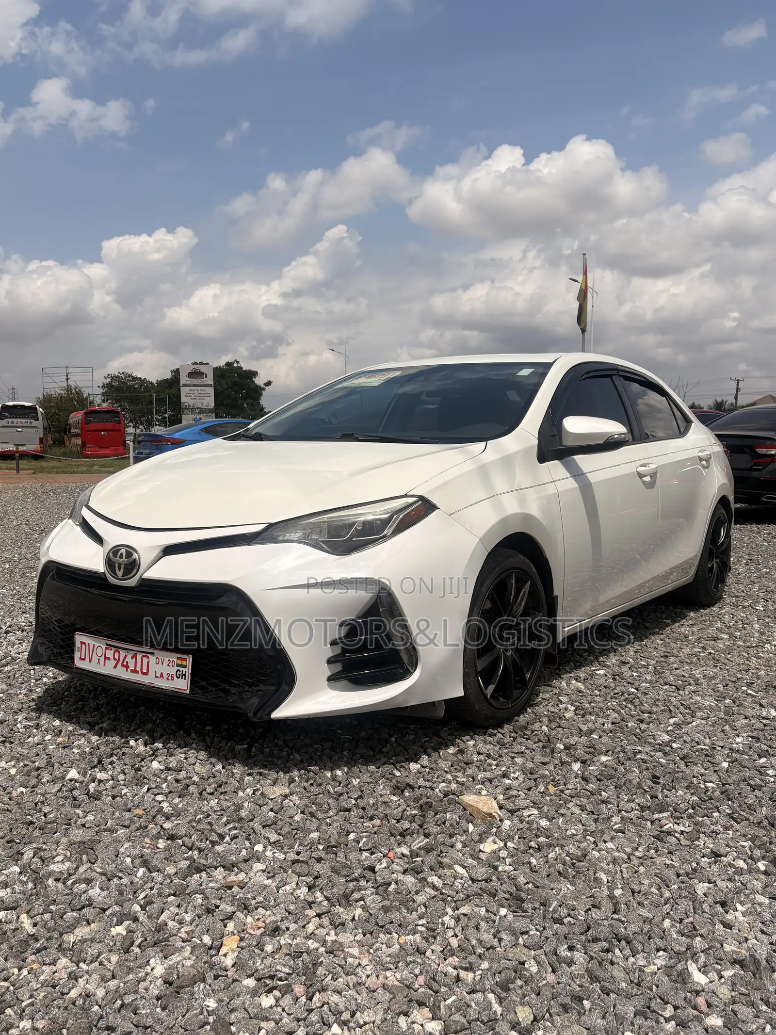 Toyota Corolla SE 4dr Sedan (1.8L 4cyl CVT) 2017 White