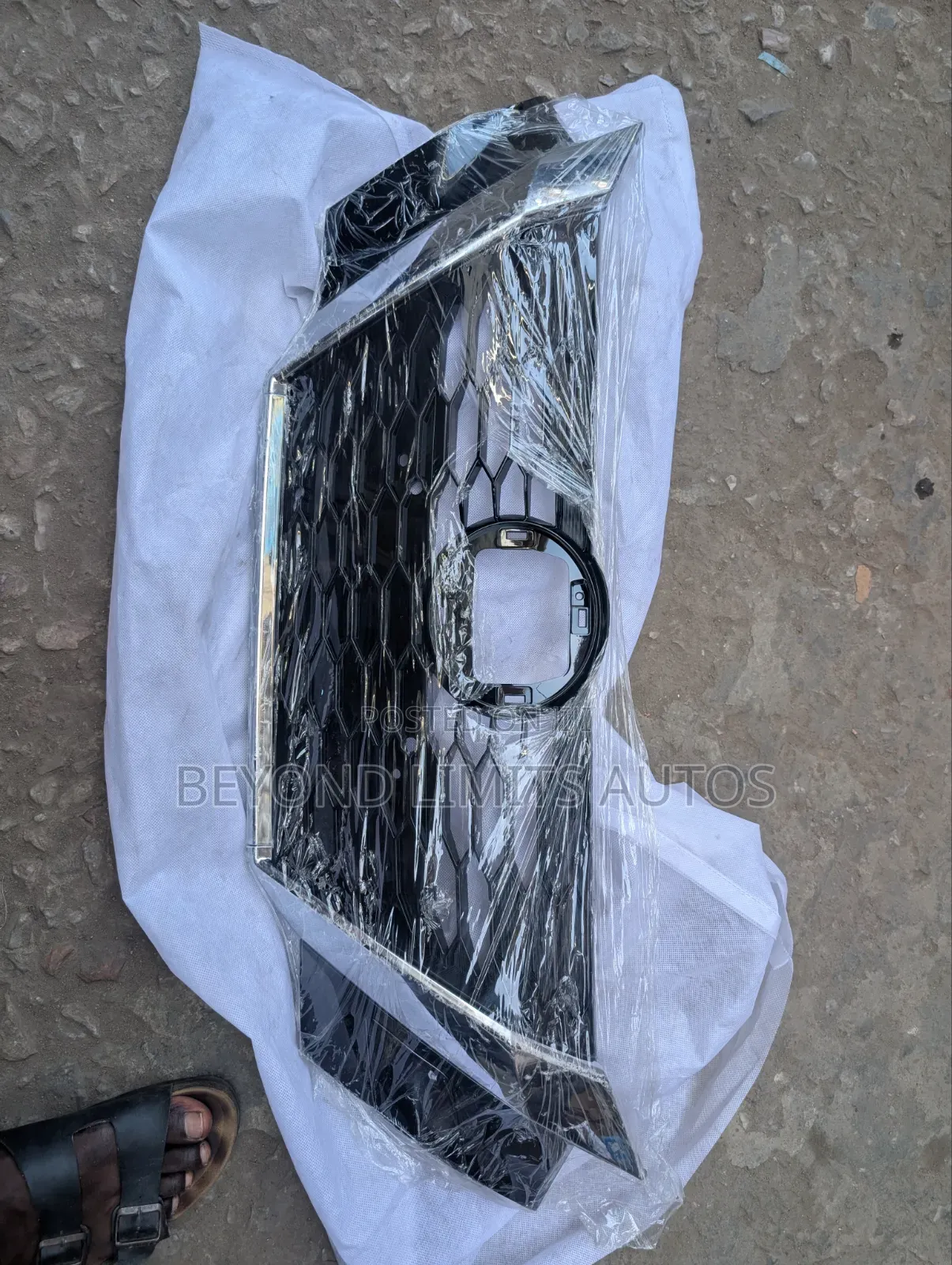 Nissan Sentra 2020,2021,2022,2023 Front Grille / Top Shell Available