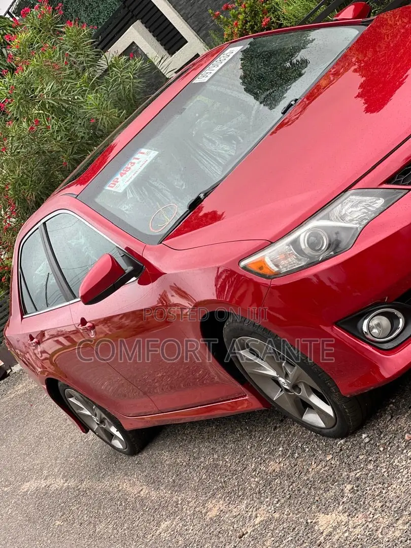 Toyota Camry XLE 4dr Sedan w/Prod. End 11/13 (2.5L 4cyl 6A) 2014 Red