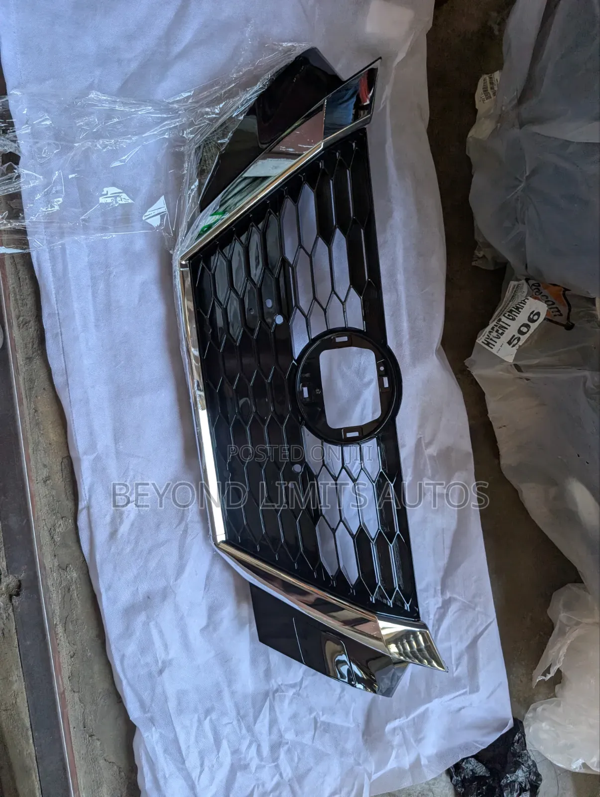 Nissan Sentra 2020 - 2023 Top Grille / Shell