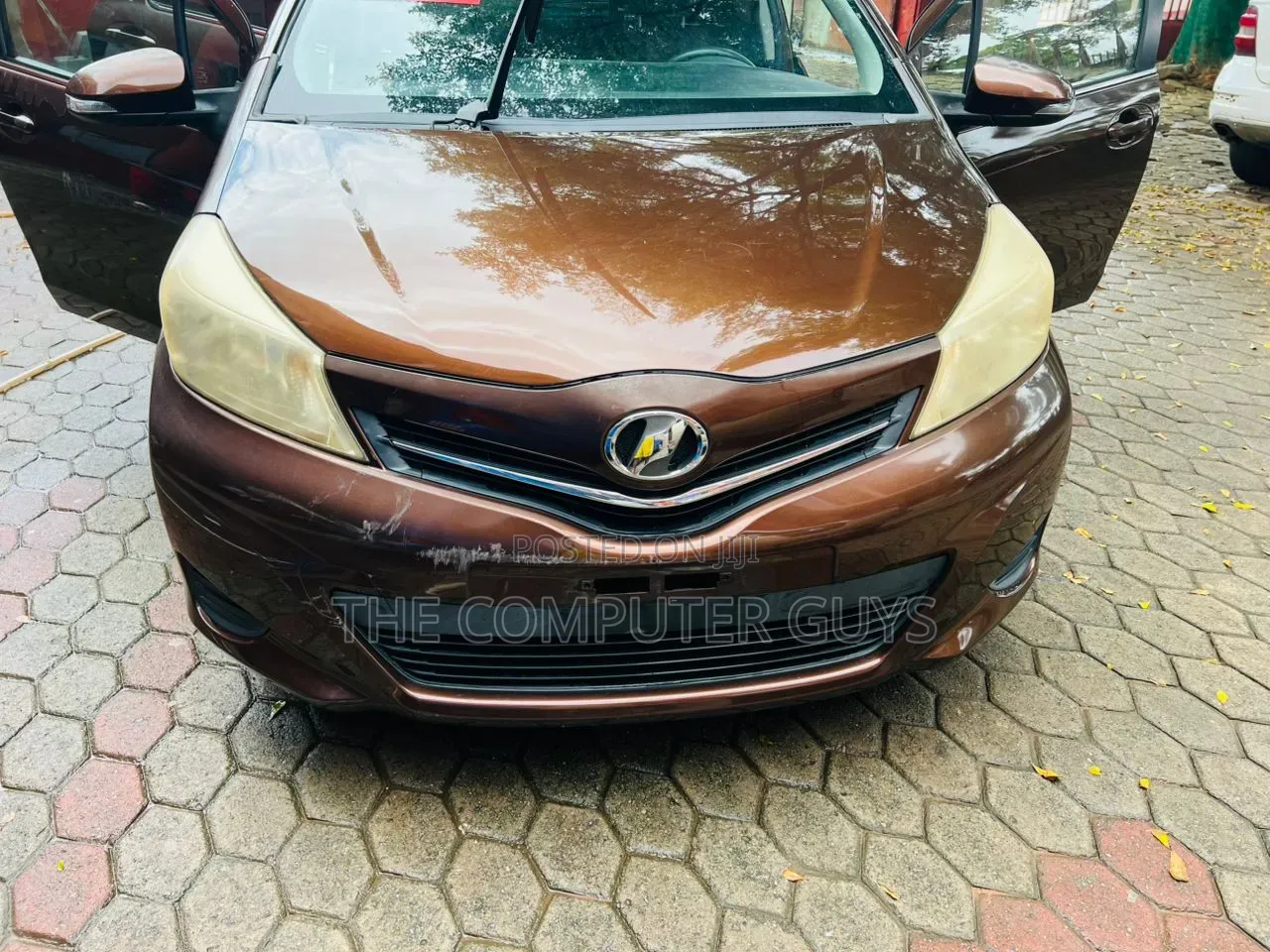 Toyota Vitz 1.0 FWD 3dr 2012 Gray