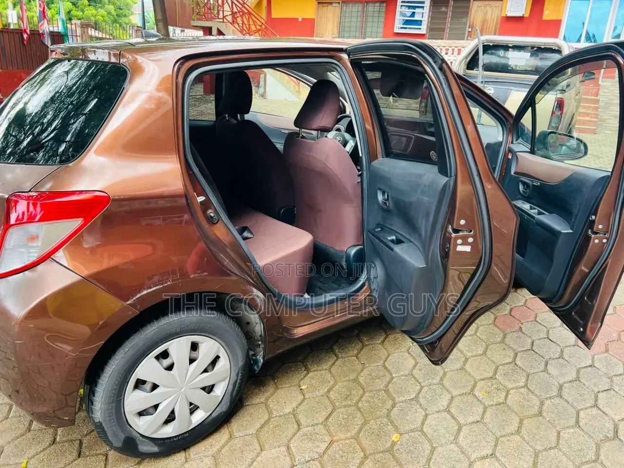 Toyota Vitz 1.0 FWD 3dr 2012 Gray