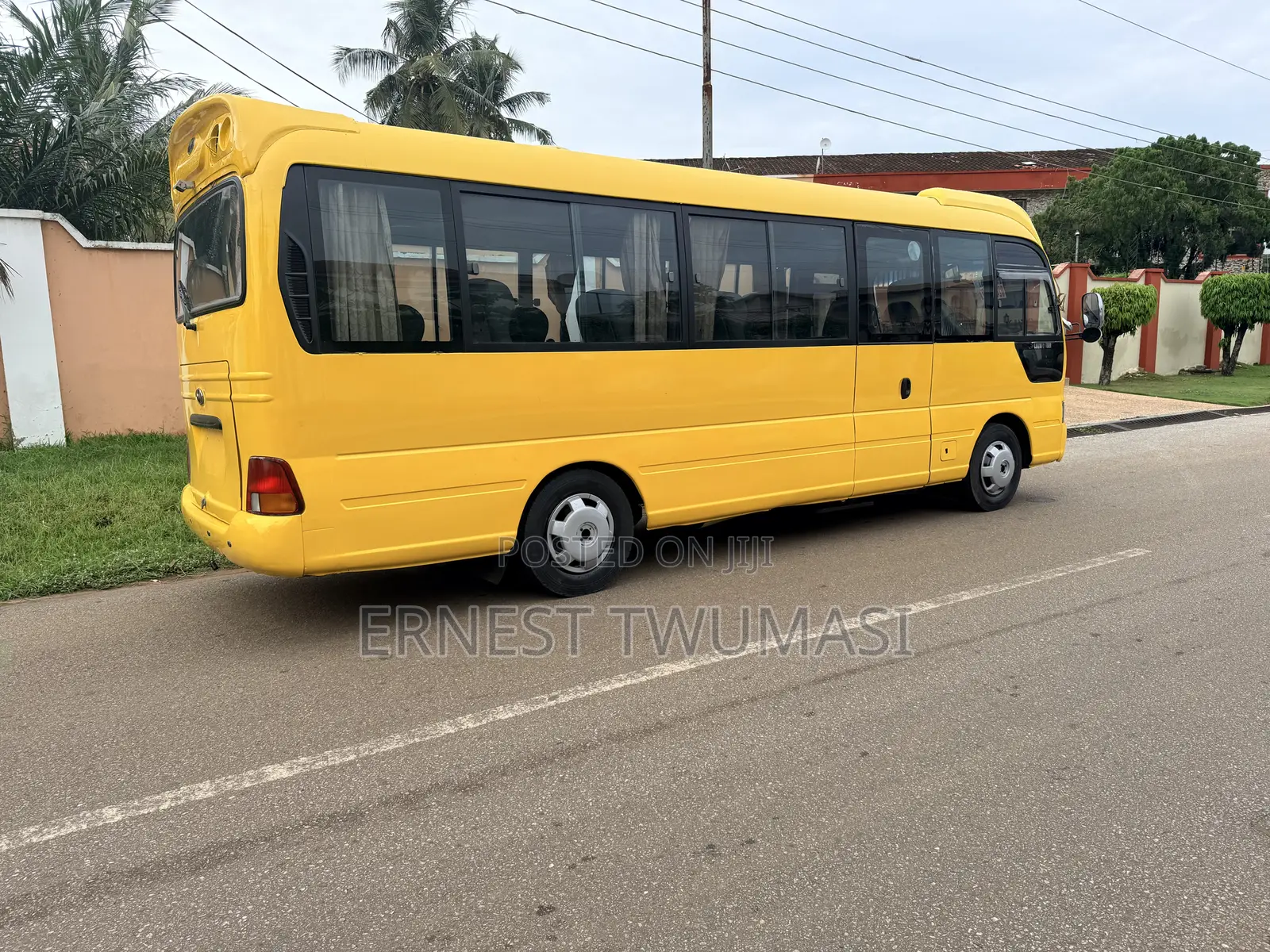 Hyundai H1 2016 Yellow